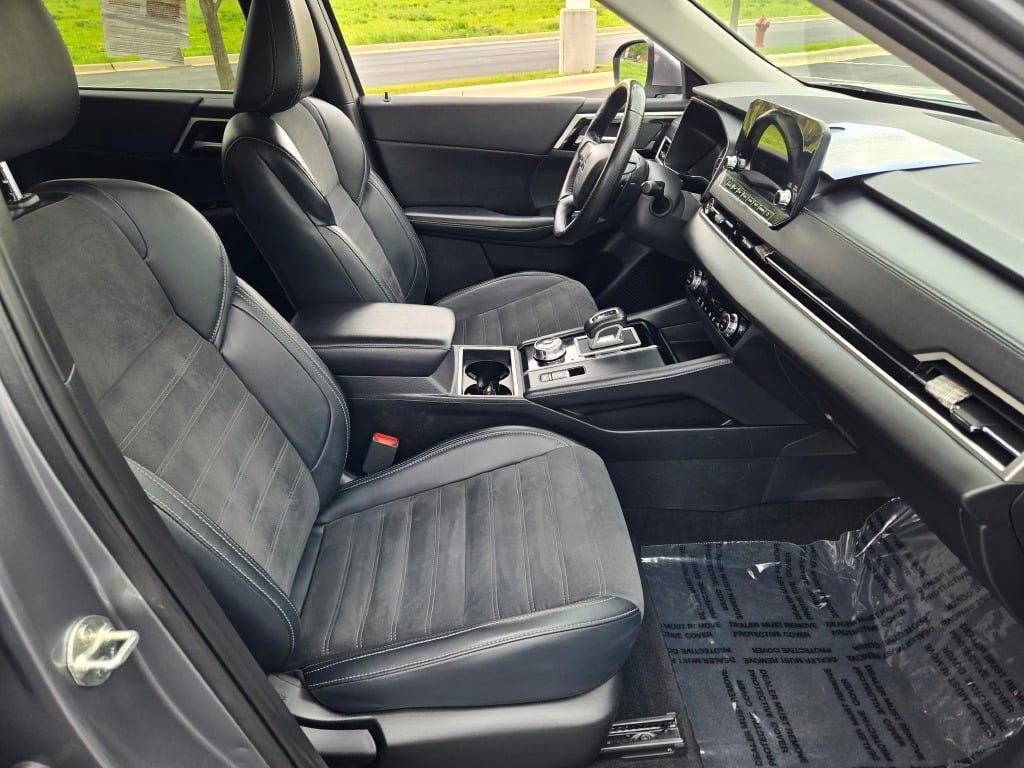 Used 2024 Mitsubishi Outlander SE FWD image 6