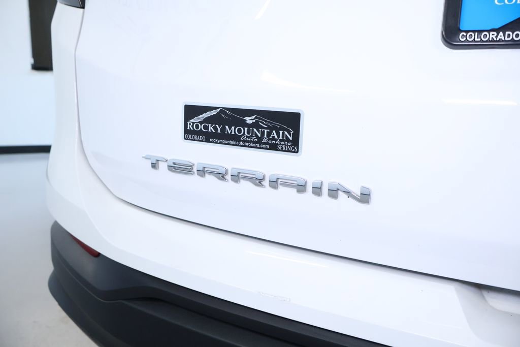 Used 2024 GMC Terrain SLE image 10