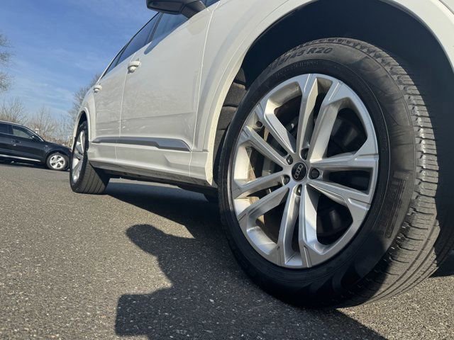 Certified 2025 Audi Q7 2.0T Premium AWD/4WD image 9