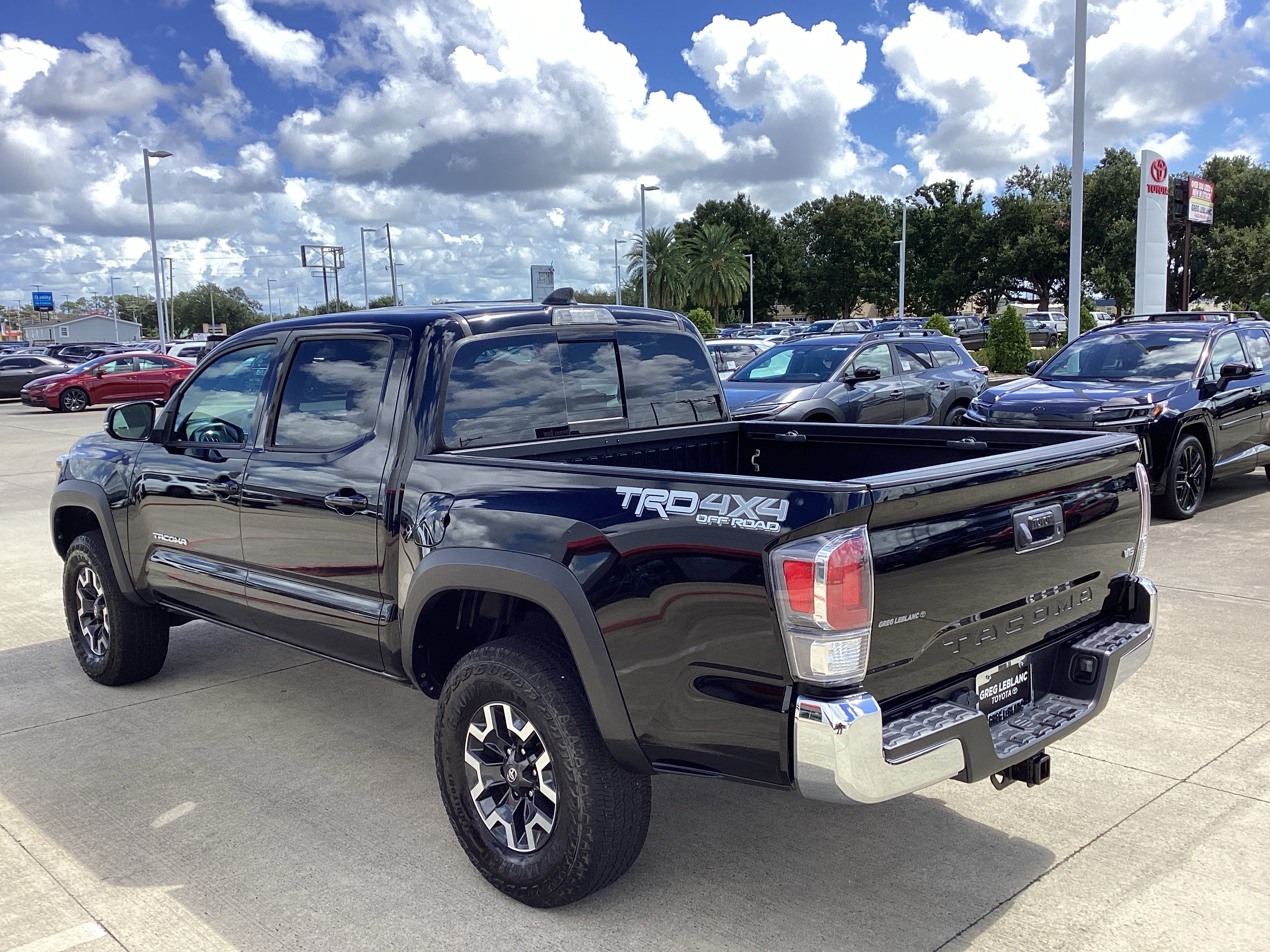 Used 2023 Toyota Tacoma TRD Off-Road AWD/4WD image 5