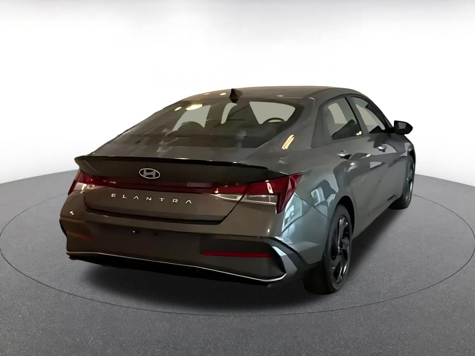 Used 2026 Hyundai Elantra Sport FWD image 13