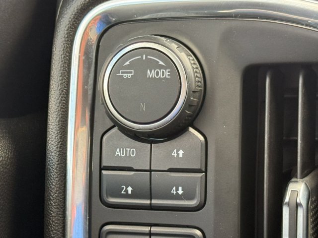 Used 2020 Chevrolet Silverado 1500 High Country w/ Technology Package AWD/4WD image 25