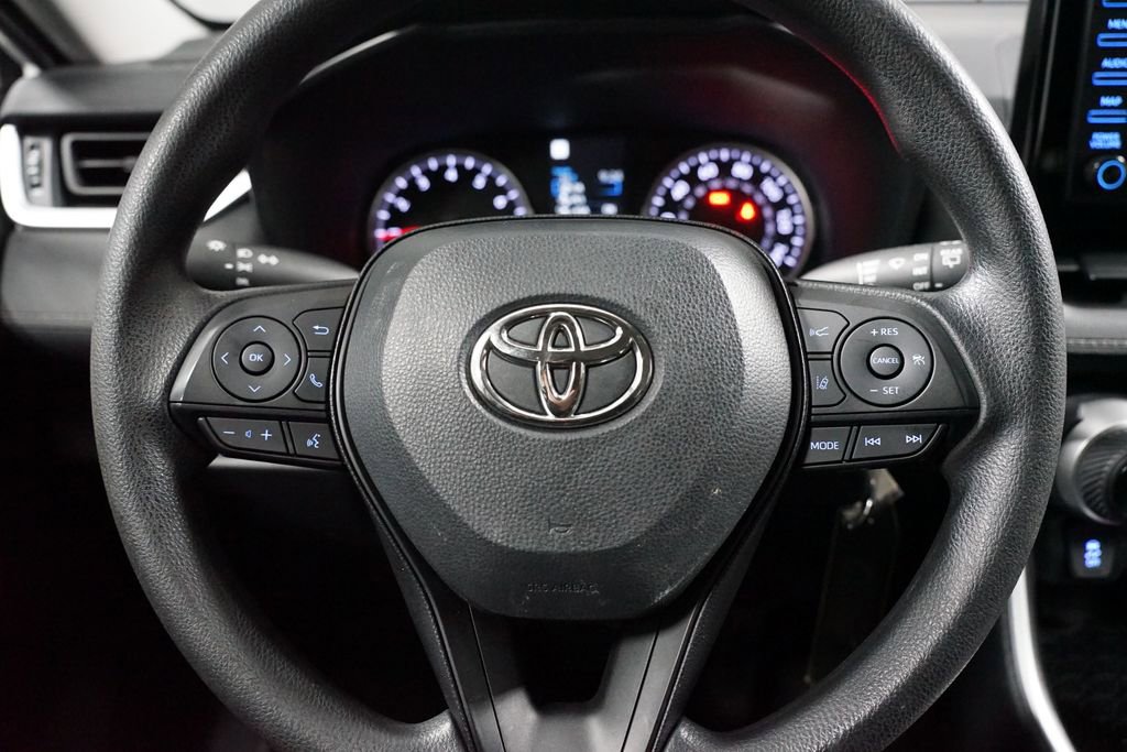Used 2022 Toyota RAV4 LE image 12
