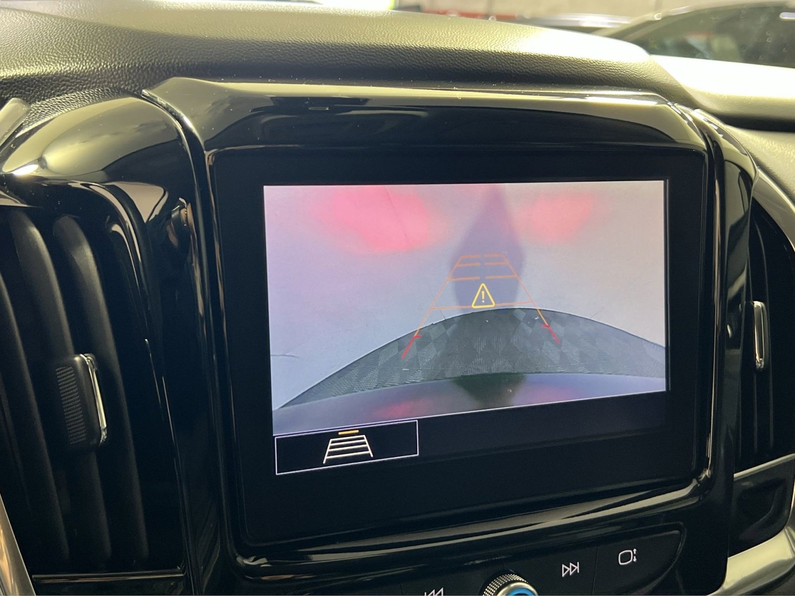 Used 2020 Chevrolet Traverse LT w/ Driver Confidence II Package AWD/4WD image 20