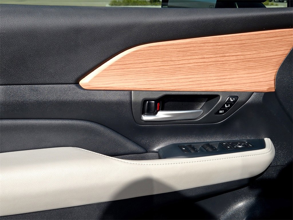 Used 2024 Toyota Grand Highlander Limited image 34