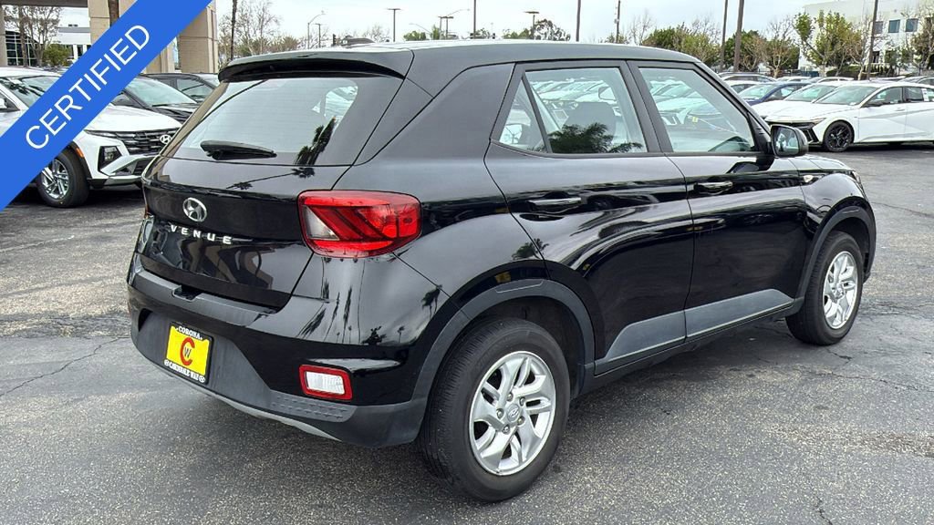 Used 2023 Hyundai Venue SE image 3