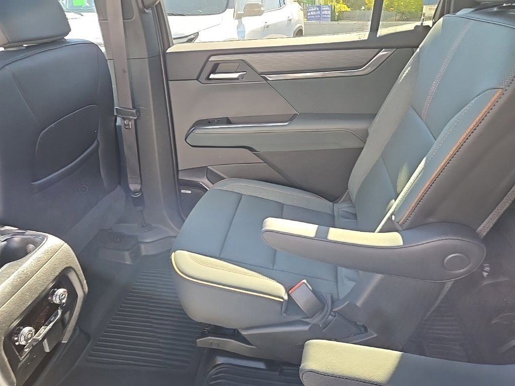 Used 2025 GMC Acadia AT4 w/ Luxury Package AWD/4WD image 20