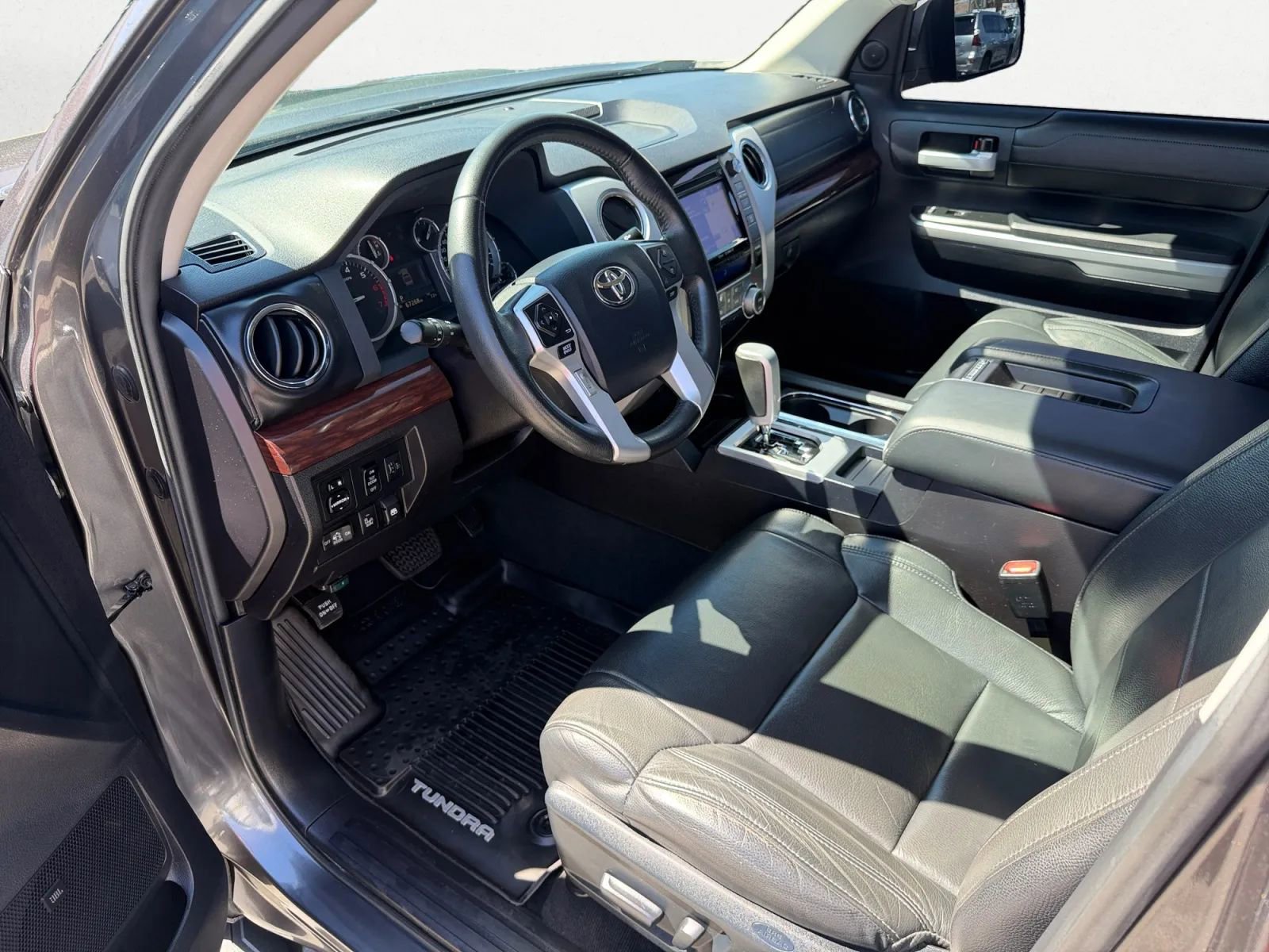 Used 2016 Toyota Tundra Limited w/ Limited Premium Package AWD/4WD image 14