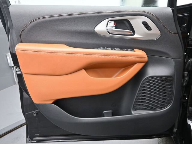 New 2026 Chrysler Pacifica Pinnacle image 12