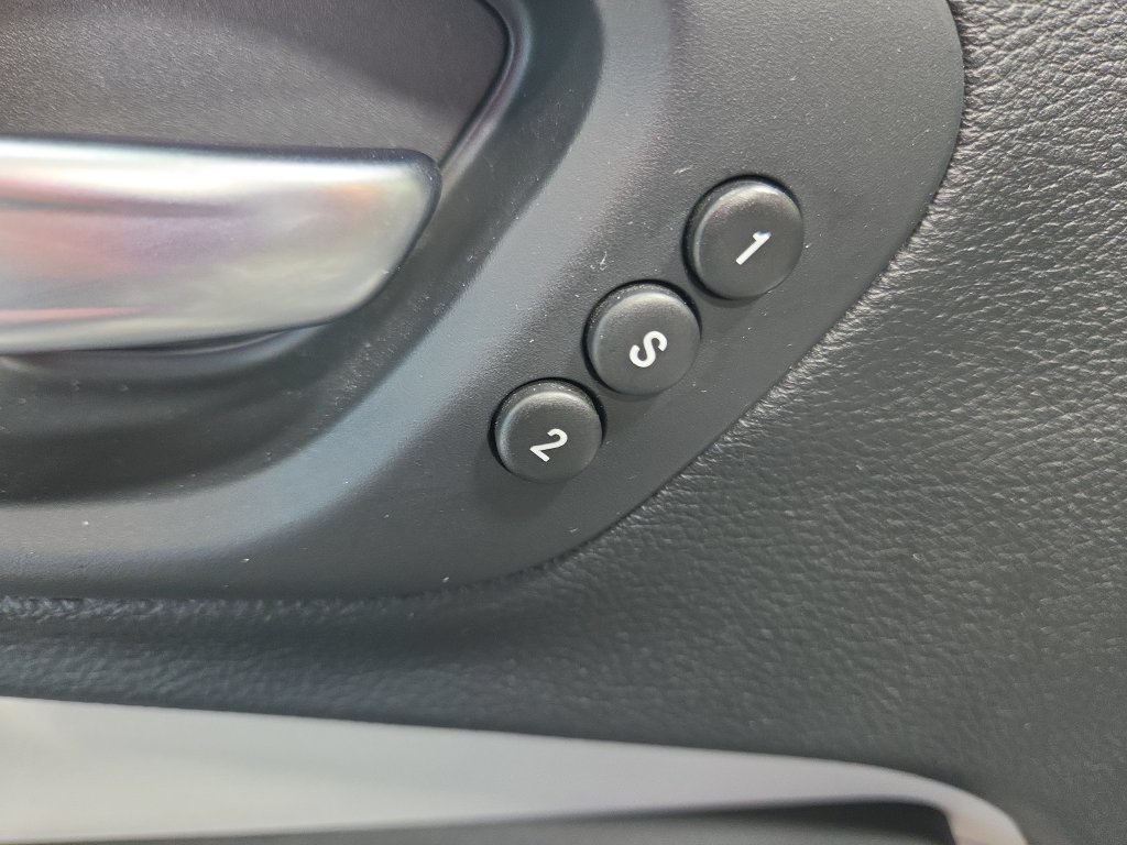 Used 2019 Jeep Cherokee Limited FWD image 31