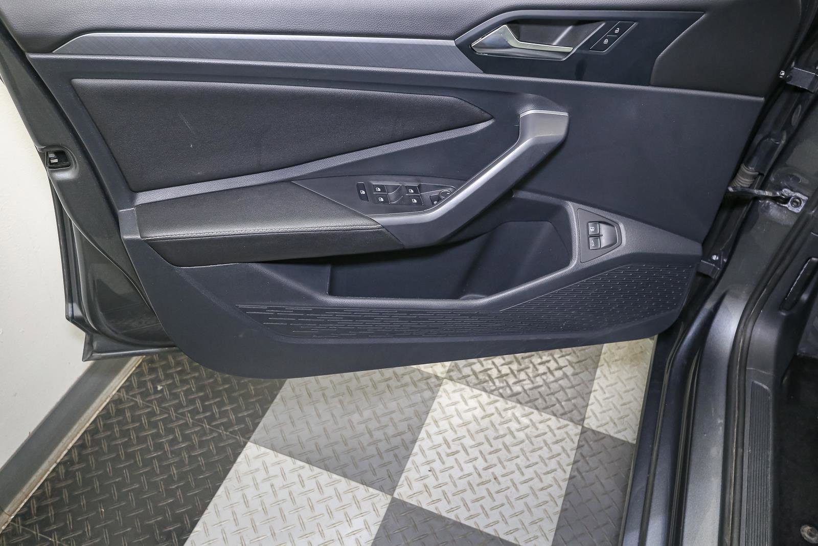 Certified 2022 Volkswagen Jetta SE FWD image 39