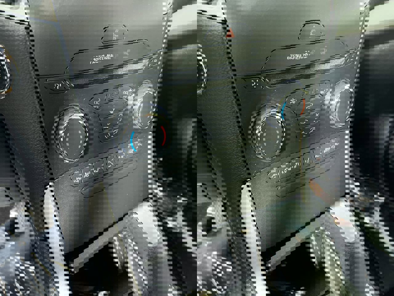 Used 2015 Ford Edge SEL image 26