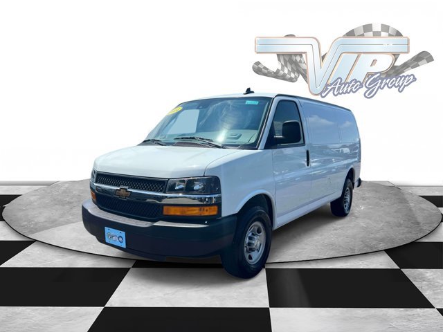 Used 2024 Chevrolet Express 2500 w/ Driver Convenience Package RWD image 4