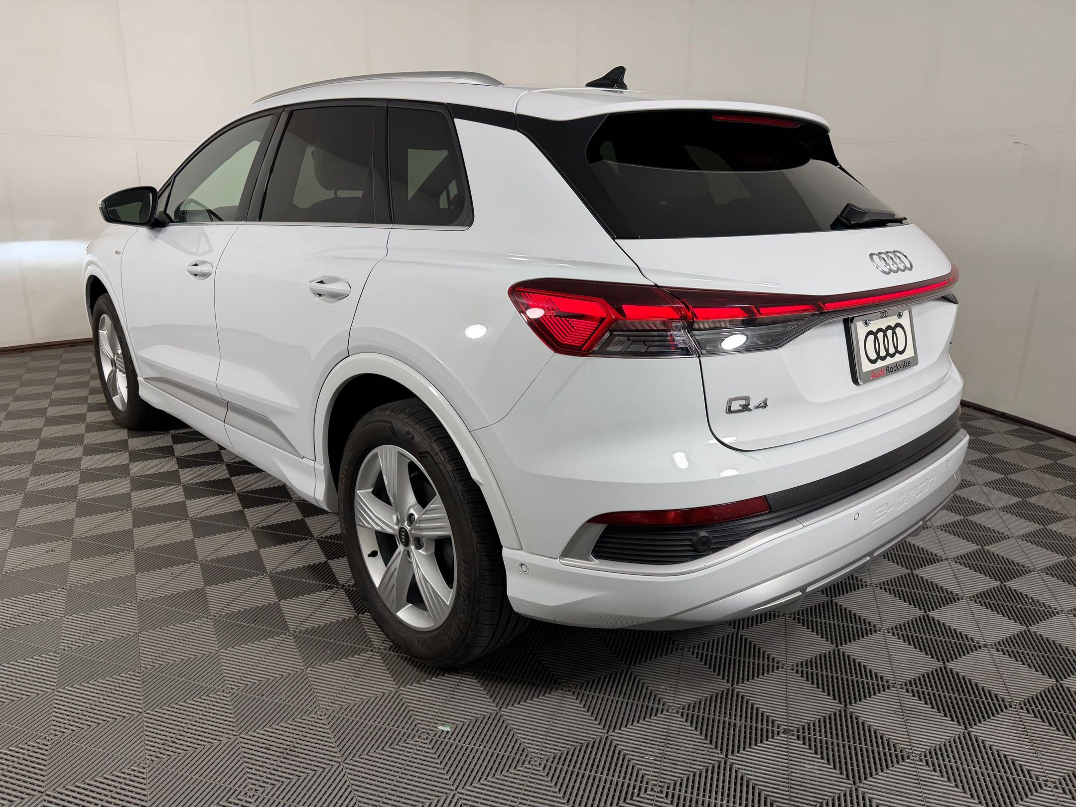 Certified 2024 Audi Q4 e-tron Premium Plus w/ Premium Plus AWD/4WD image 3