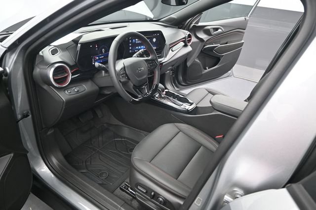 Used 2026 Chevrolet Trax RS w/ Sunroof Package FWD image 4