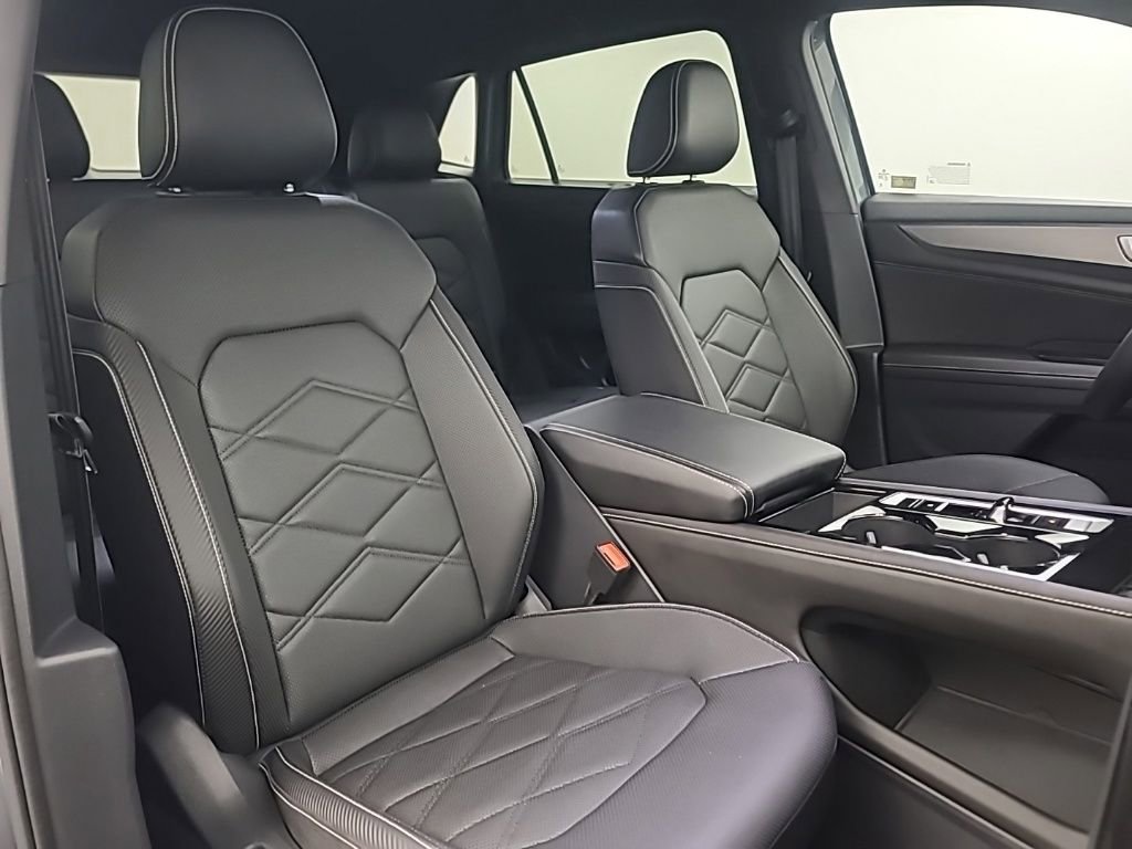 Used 2025 Volkswagen Atlas Cross Sport SE image 17