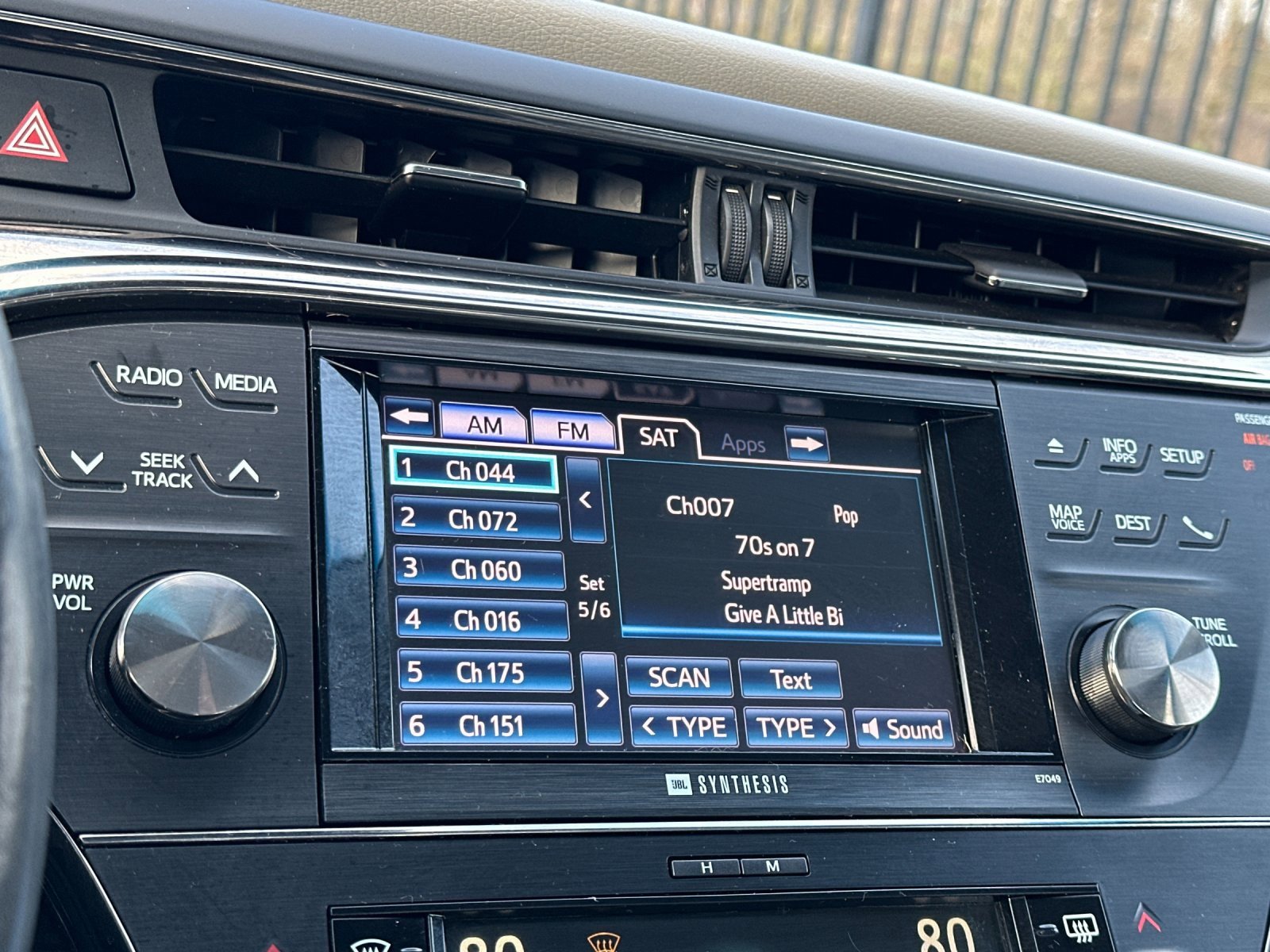 Used 2014 Toyota Avalon Limited image 17