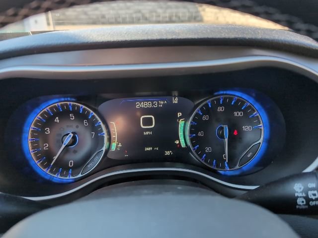 Used 2026 Chrysler Pacifica Select image 14