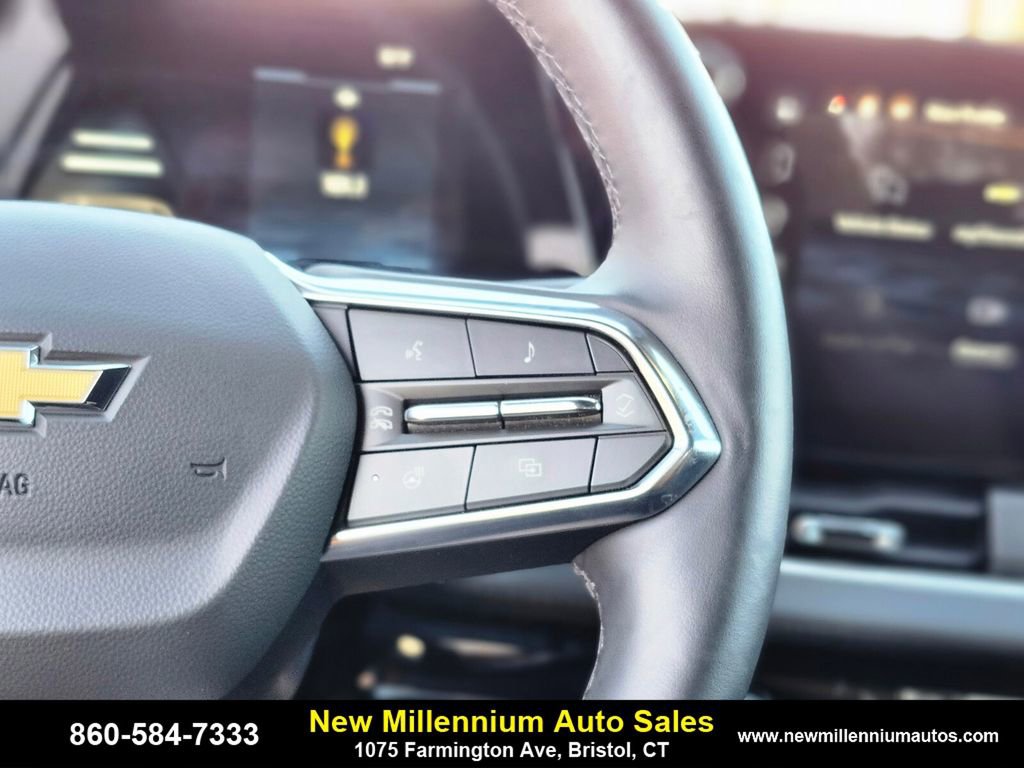 Used 2025 Chevrolet Equinox LT image 28