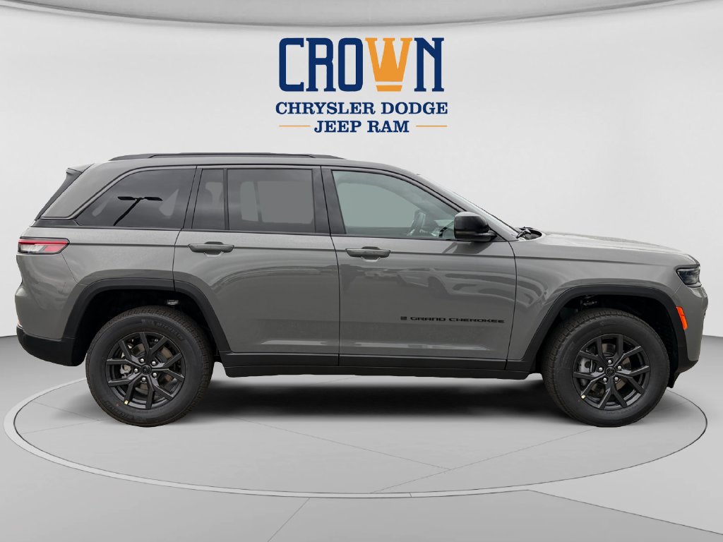 New 2027 Jeep Grand Cherokee Altitude AWD/4WD image 2