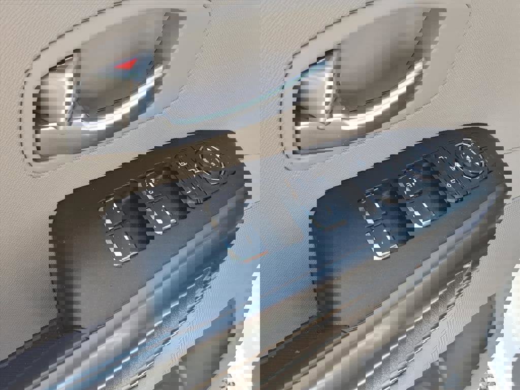 Used 2019 Kia Sedona L image 15