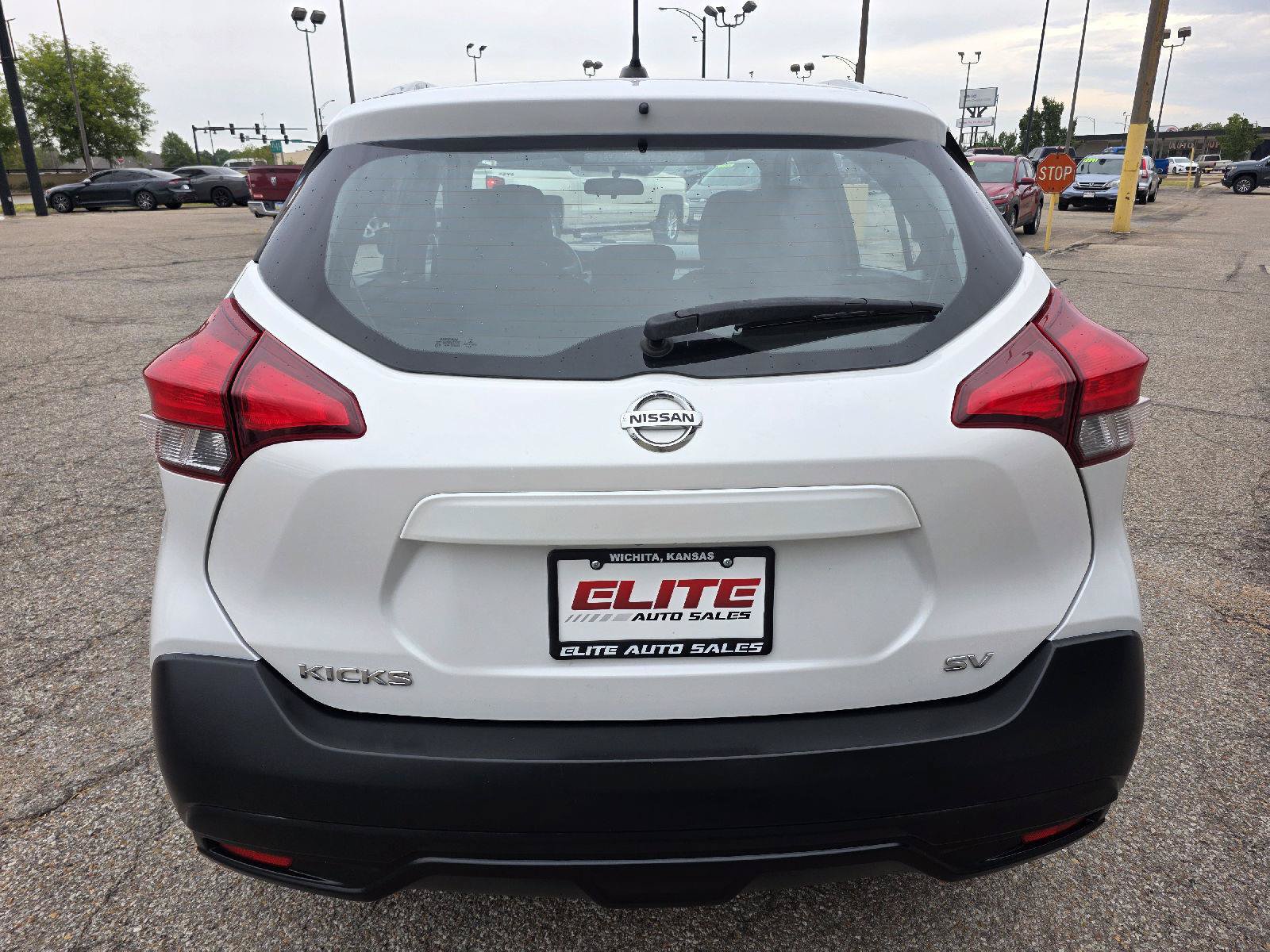 Used 2018 Nissan Kicks SV FWD image 6