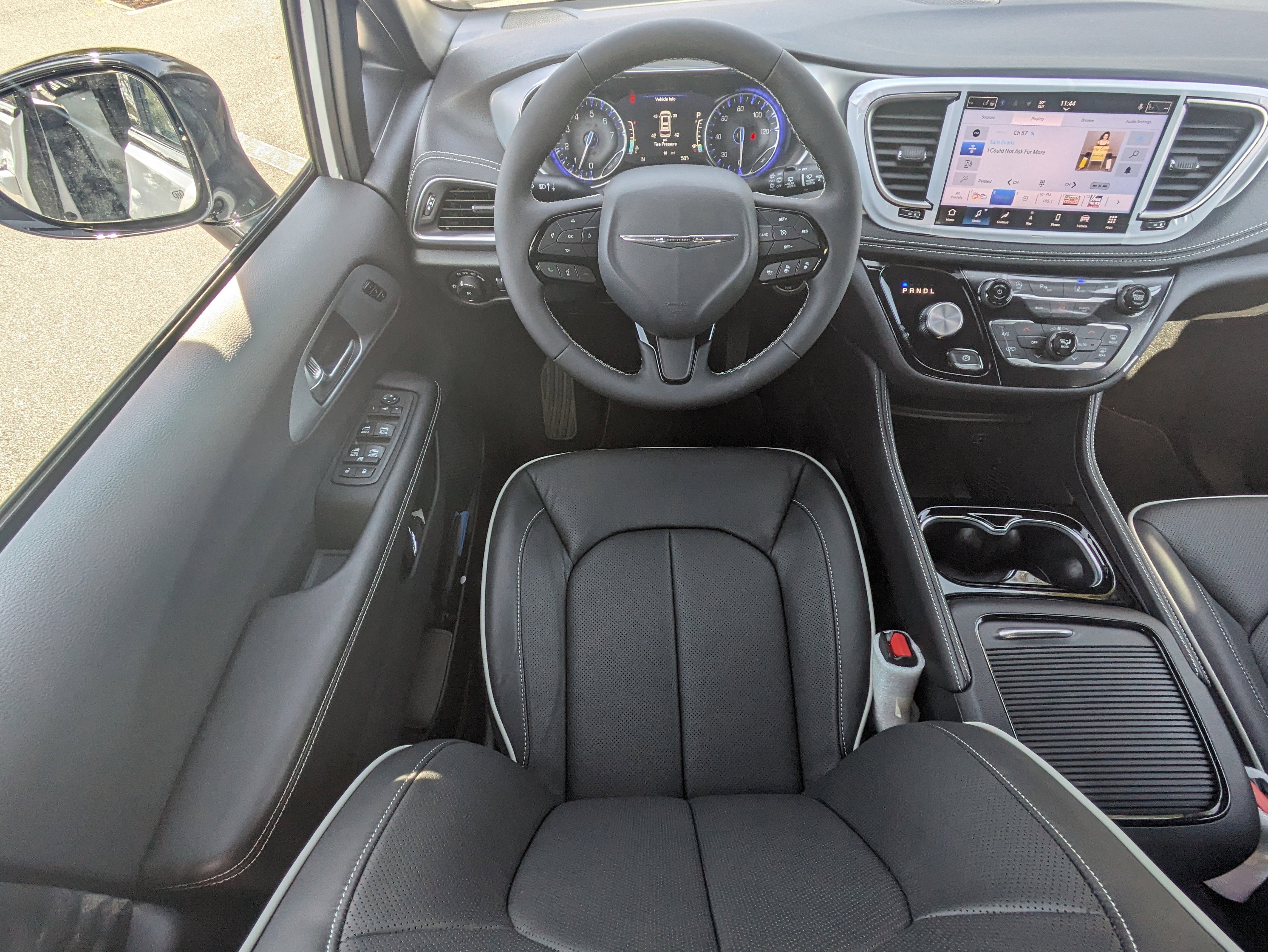 New 2026 Chrysler Pacifica Limited w/ S Appearance Package image 16