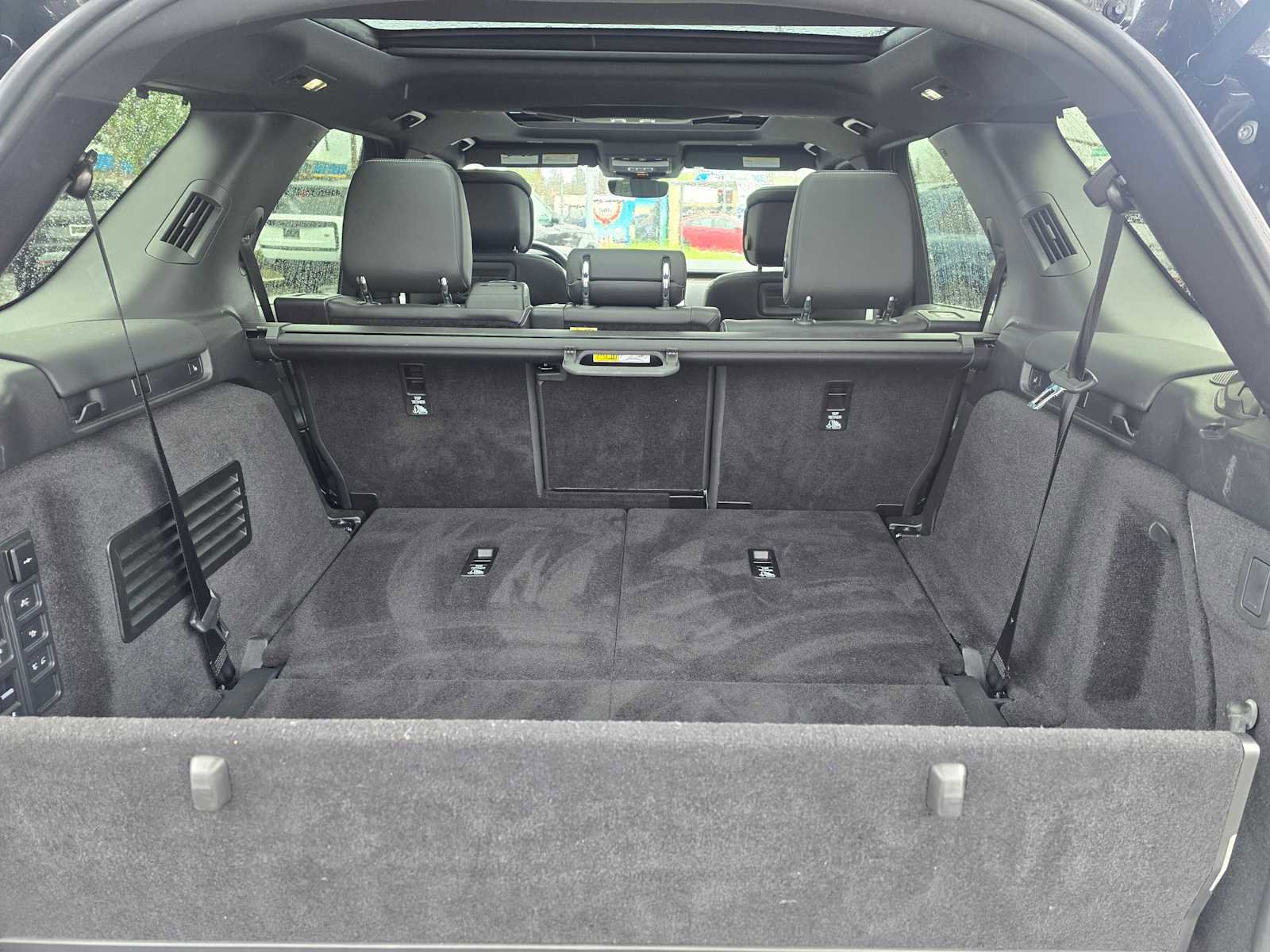 Used 2023 Land Rover Discovery Metropolitan Edition image 17