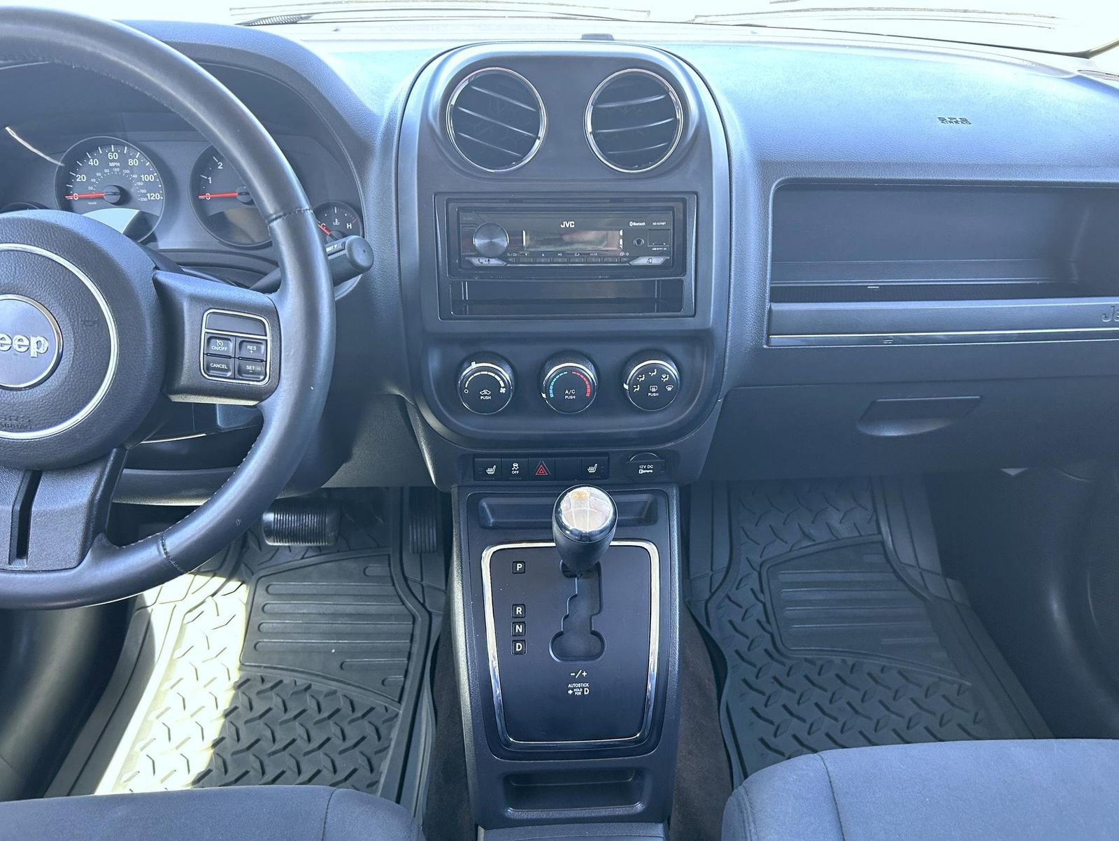 Used 2013 Jeep Patriot Latitude AWD/4WD image 12