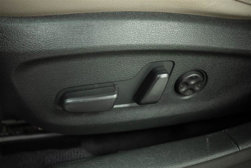 Used 2015 Hyundai Sonata Limited w/ Option Group 05 image 11