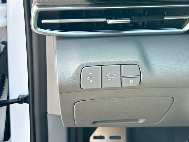 Certified 2025 Hyundai Elantra SEL FWD image 10