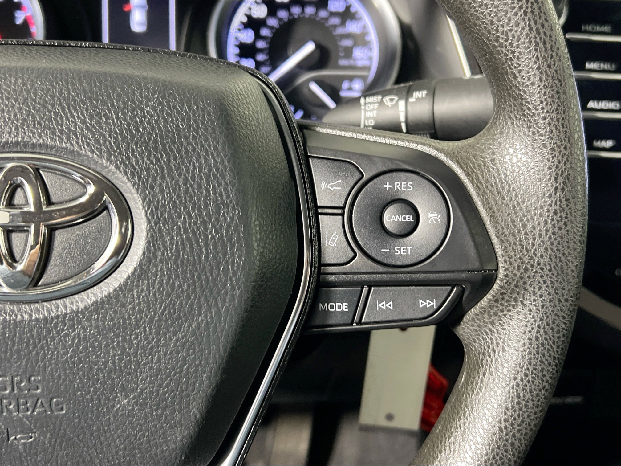 Used 2020 Toyota Camry LE image 19