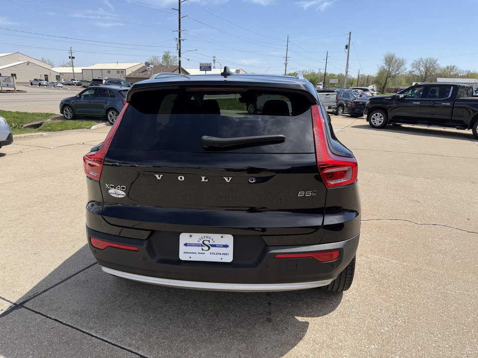 Used 2023 Volvo XC40 B5 Plus AWD/4WD image 6