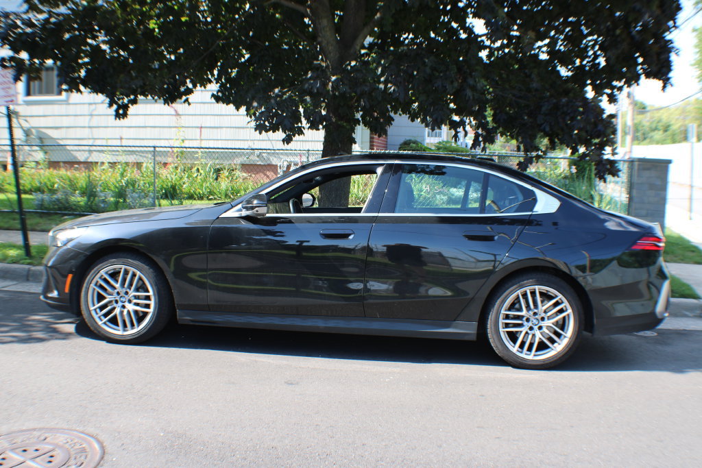 Used 2025 BMW 530i RWD image 8