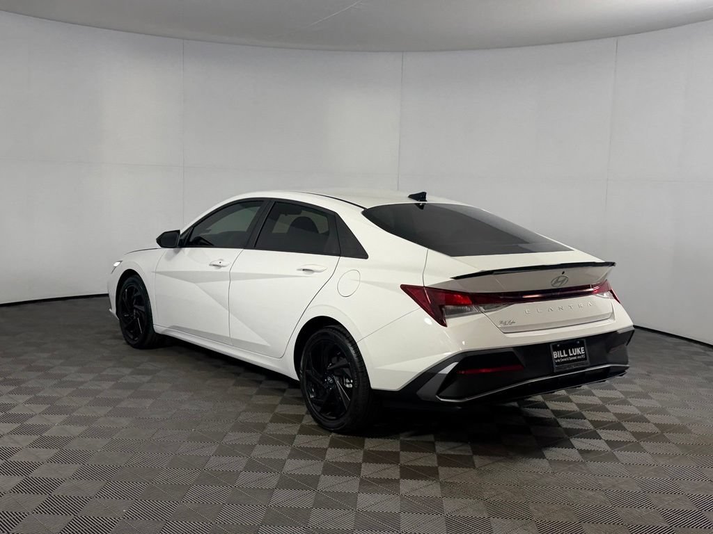 Used 2026 Hyundai Elantra Sport FWD image 9