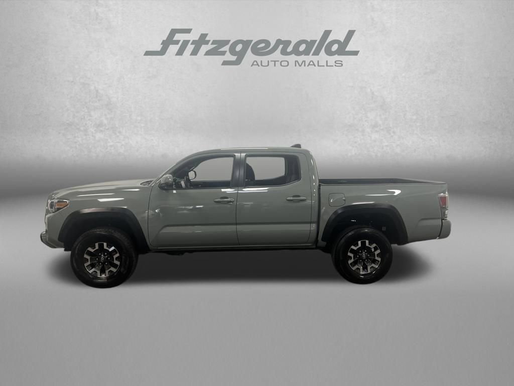 Used 2022 Toyota Tacoma TRD Off-Road image 2