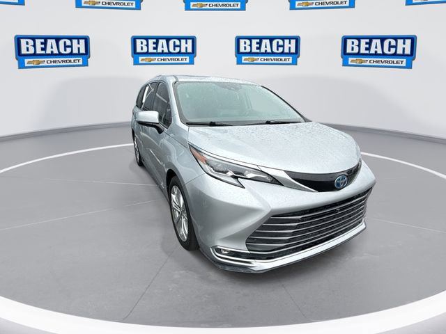 Used 2021 Toyota Sienna Platinum FWD image 2