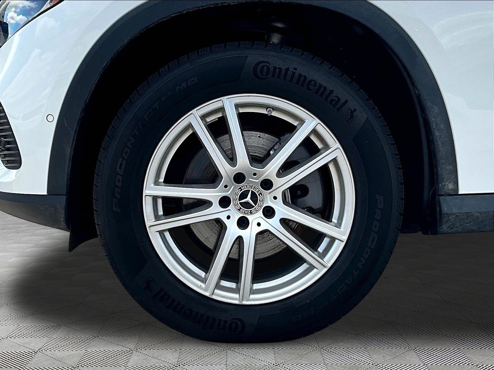 Used 2025 Mercedes-Benz GLC 300 4MATIC image 35