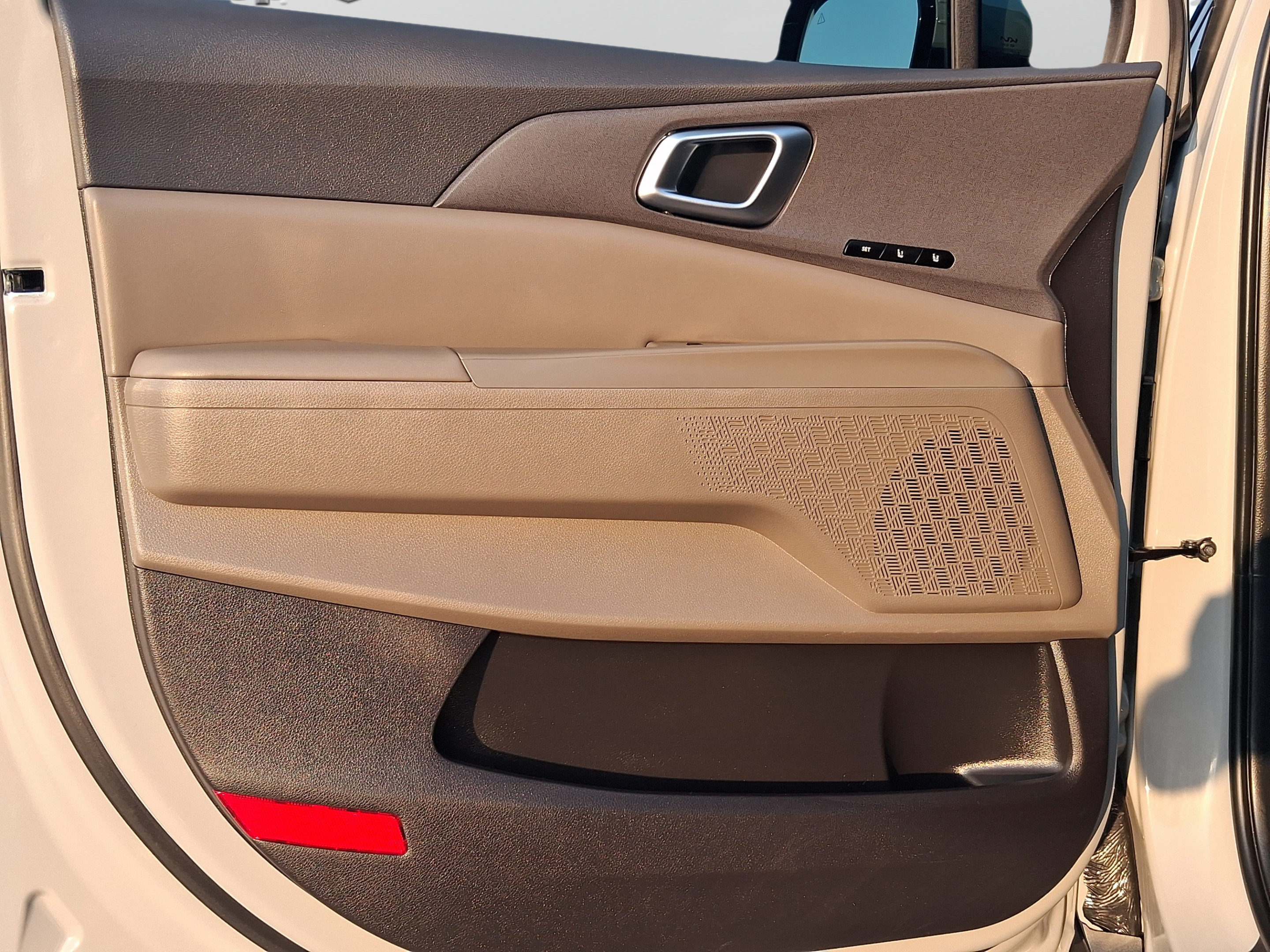 Used 2025 Kia Carnival EX FWD image 11