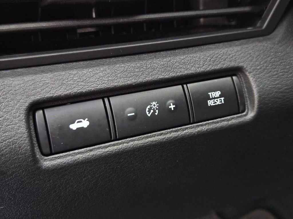 Used 2025 Nissan Altima 2.5 SR image 17