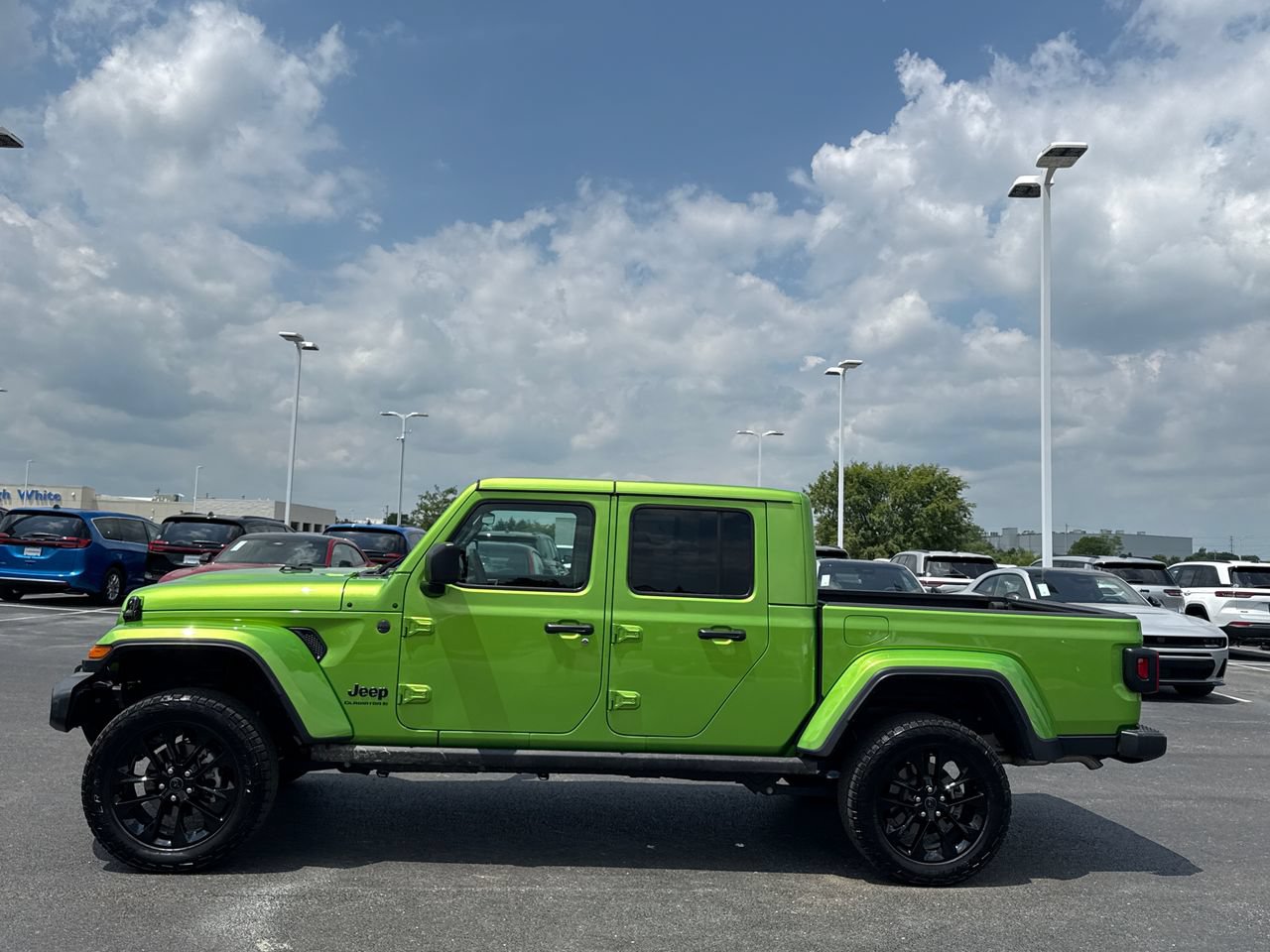 Used 2025 Jeep Gladiator Sport AWD/4WD image 6