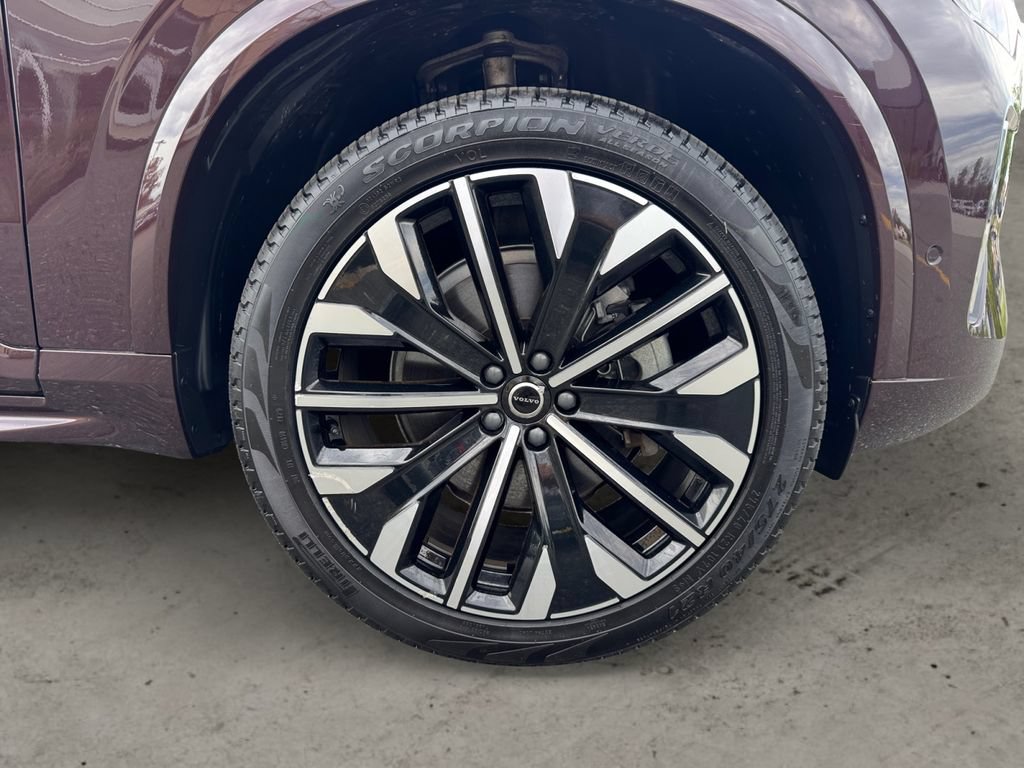 Used 2026 Volvo XC90 B5 Plus w/ Protection Package Premier AWD/4WD image 9