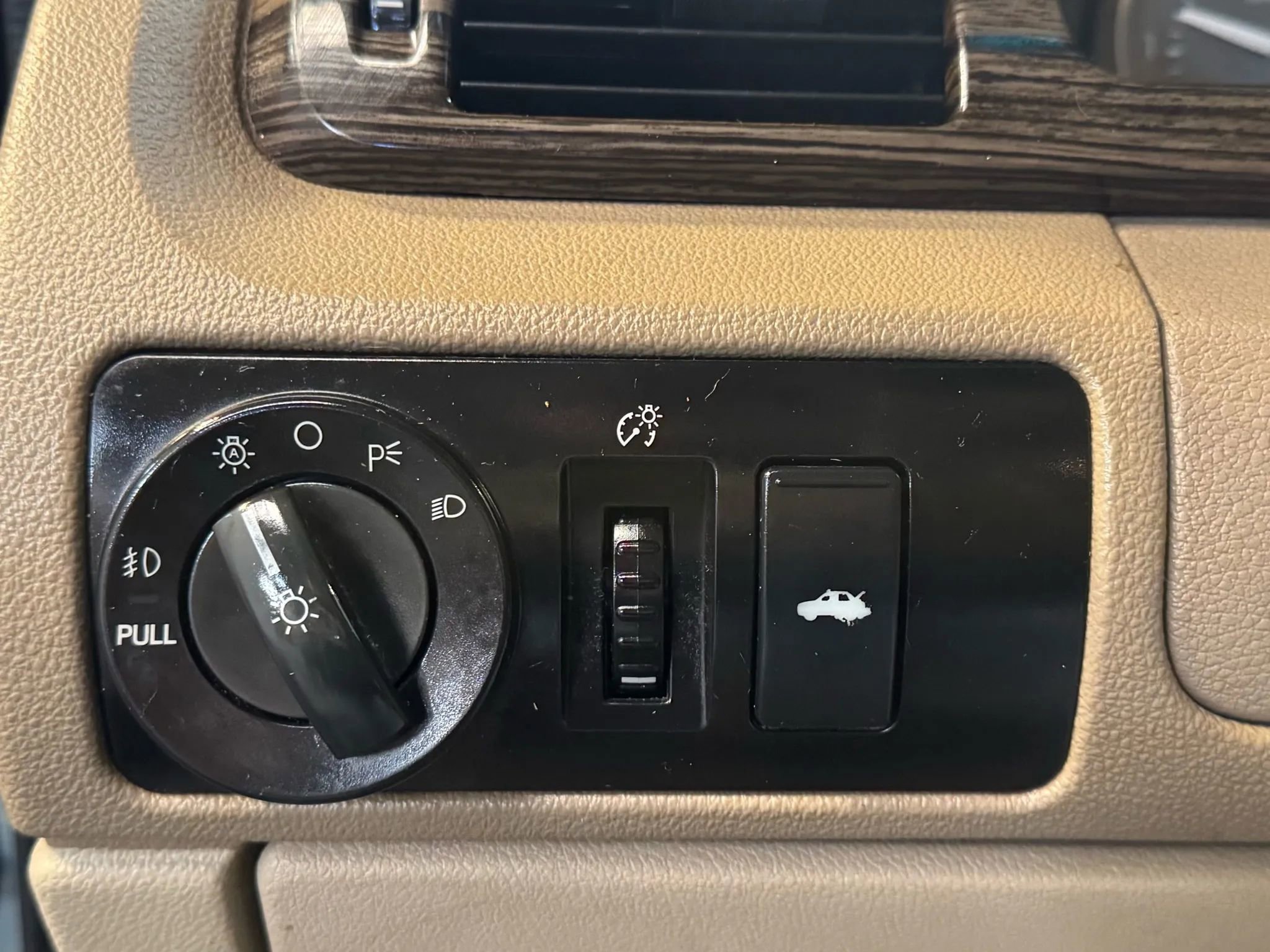 Used 2005 Mercury Montego Luxury image 13