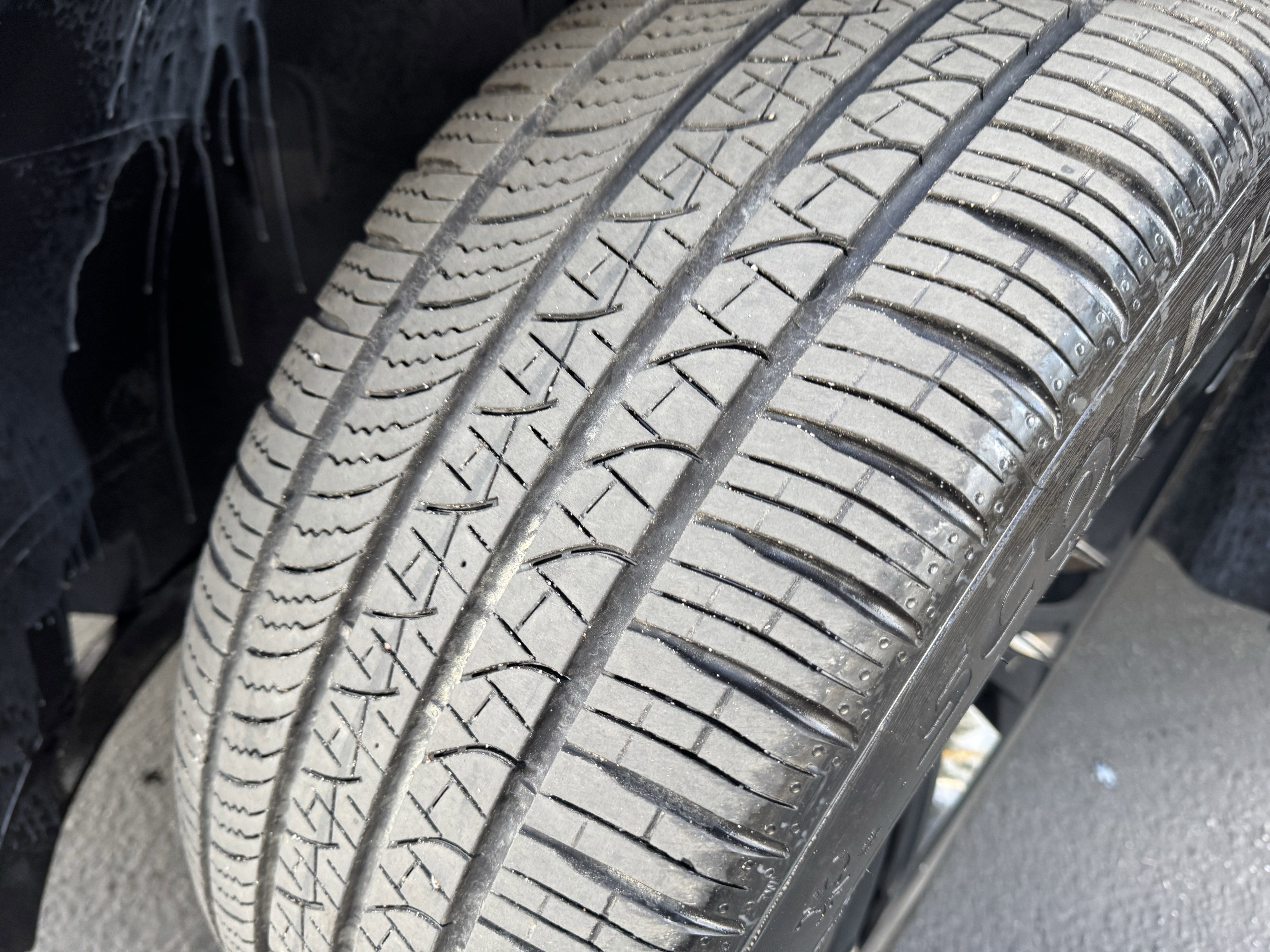 Certified 2024 Volkswagen Tiguan SE R-Line image 13