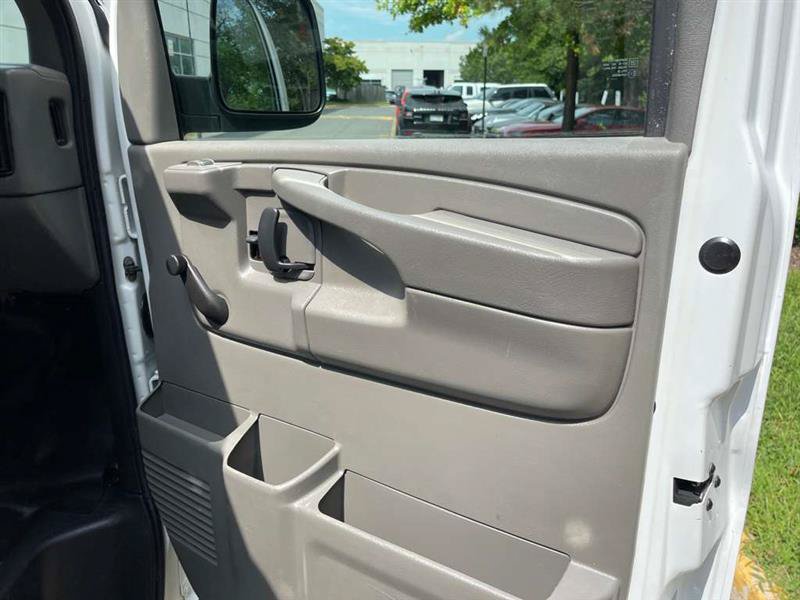 Used 2007 Chevrolet Express 3500 Extended RWD image 40