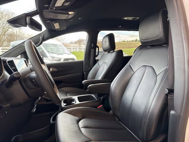 Used 2025 Chrysler Pacifica Select FWD image 15