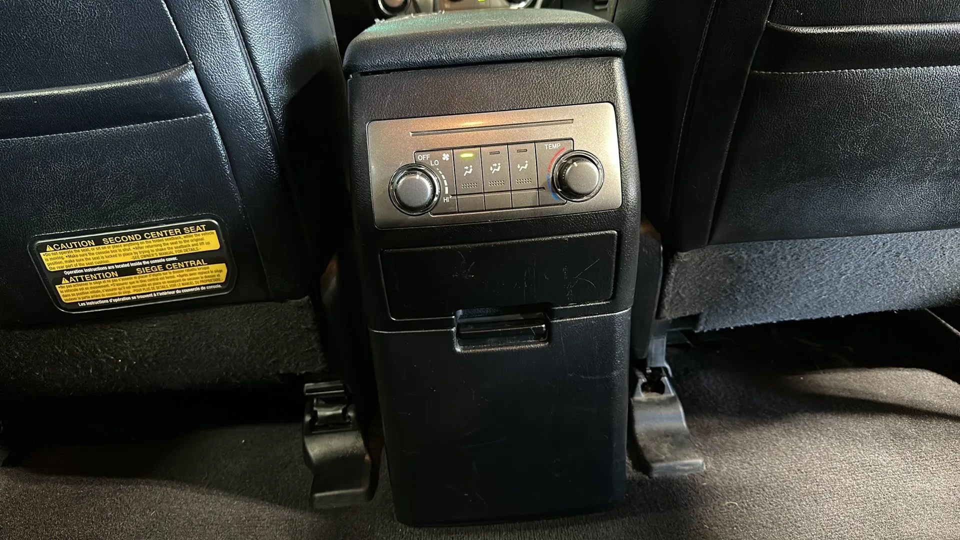 Used 2012 Toyota Highlander SE w/ Tow Pkg image 22