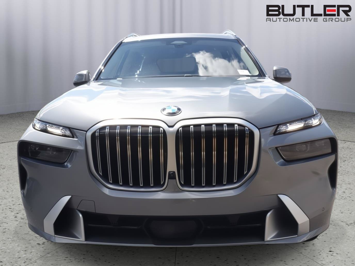 Used 2025 BMW X7 xDrive40i w/ Premium Package AWD/4WD image 2