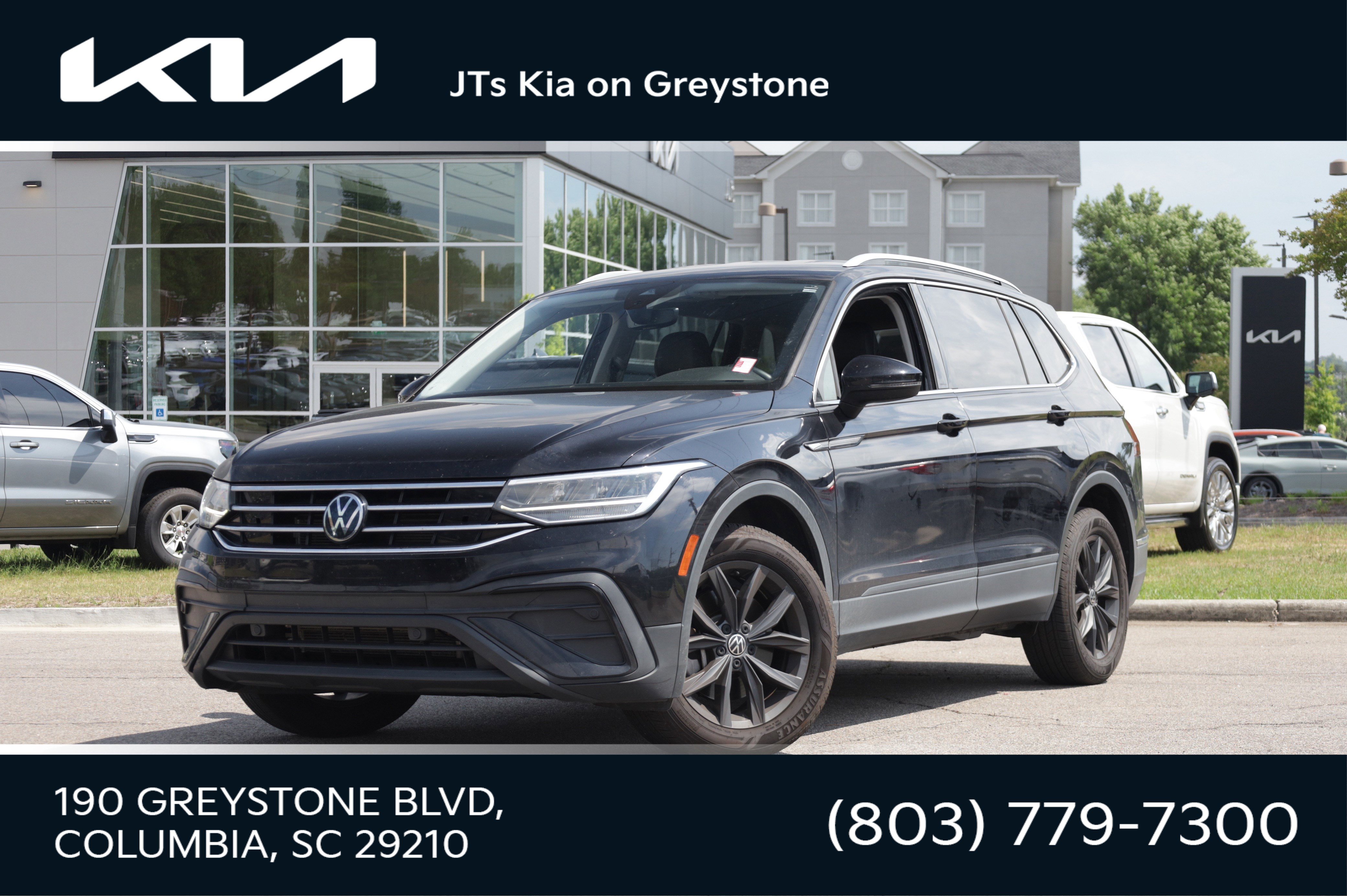 Used 2022 Volkswagen Tiguan SE FWD image 1