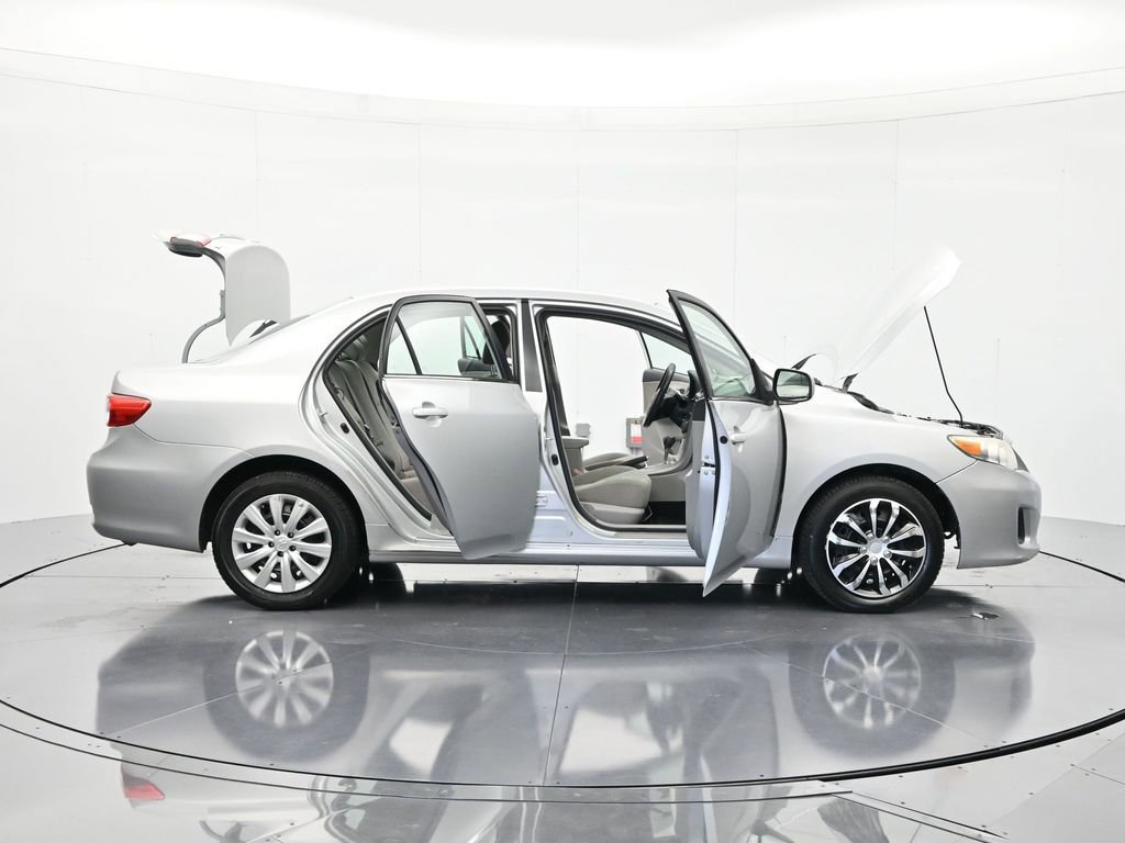 Used 2013 Toyota Corolla LE FWD image 45